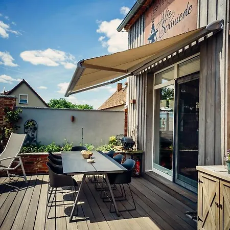 Vakantiehuis Alte Schmiede Mit Sauna, Pool Und Whirpool Im Aussenbereich Schoenstes Der Lausitz *