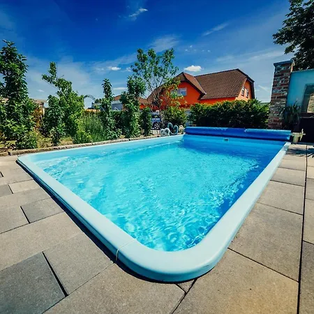 Alte Schmiede Mit Sauna, Pool Und Whirpool Im Aussenbereich Schoenstes Der Lausitz 別荘