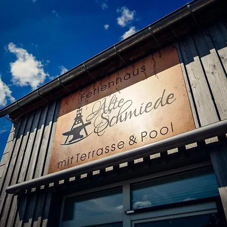 Vakantiehuis Alte Schmiede Mit Sauna, Pool Und Whirpool Im Aussenbereich Schoenstes Der Lausitz *