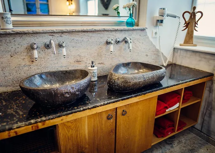 Alte Schmiede Mit Sauna, Pool Und Whirpool Im Aussenbereich Schoenstes Der Lausitz