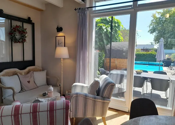 Alte Schmiede Mit Sauna, Pool Und Whirpool Im Aussenbereich Schoenstes Der Lausitz Сasa de vacaciones *