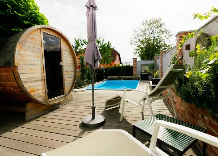 Alte Schmiede Mit Sauna, Pool Und Whirpool Im Aussenbereich Schoenstes Der Lausitz Сasa de vacaciones Elsterheide